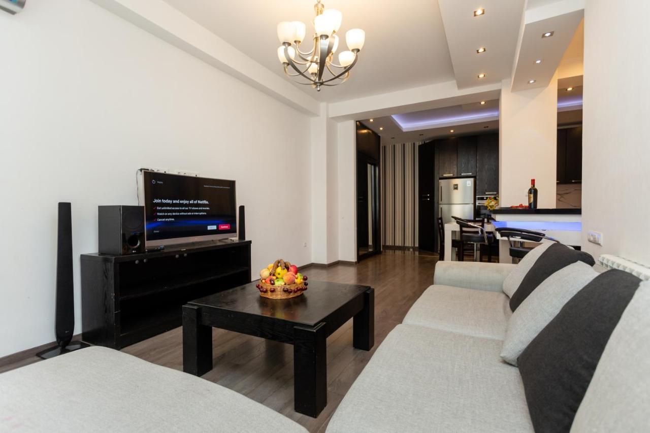 Two Bedroom Apartment In The City Center Tbilisi ภายนอก รูปภาพ